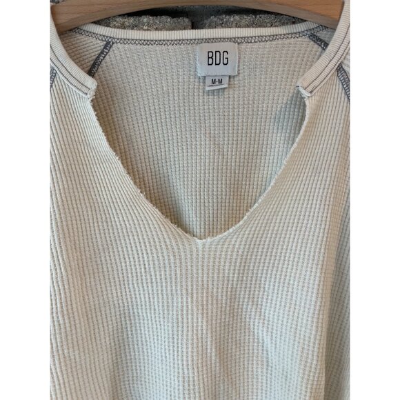 BDG White Textured Long Sleeve Waffle Knit Cropped Top With Raw Hem & Contrast S - Picture 4 of 9